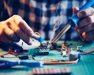 Sửa chữa thiết bị điện